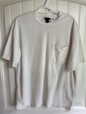 H&M
Men’s Off White Terry Pocket Tee - Classic Crew Neck
SIZE: Medium